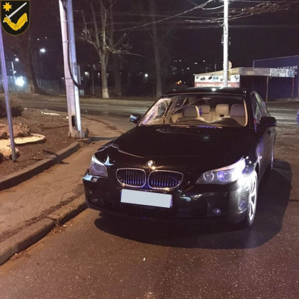 Soferul unui BMW a lovit un pieton, a dat bir cu fugitii, a lasat masina pe o strada din capitala, apoi s-a intors sa vada in ce stare se afla tanarul. Cum a fost identificat de oamenii legii - FOTO Soferul unui BMW a lovit un pieton, a dat bir cu fugitii, a lasat masina pe o strada din capitala, apoi s-a intors sa vada in ce stare se afla tanarul. Cum a fost identificat de oamenii legii - FOTO