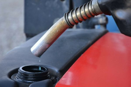 Au furat peste 800 de litri de benzina la o statie PECO din Gagauzia. Faptasii, in cautare