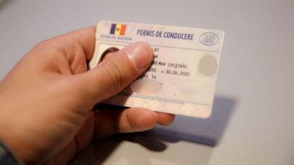 Permis de conducere "vandut" cu 650 de euro. Un barbatul din Cahul, retinut de CNA. Cum ajuta tinerii sa treaca examenul auto