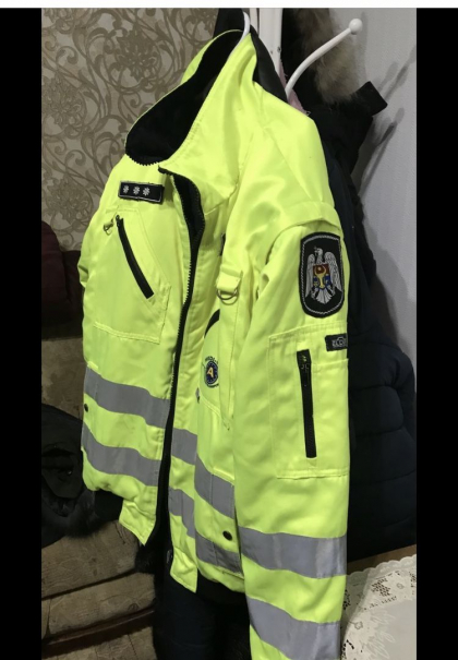 Uniformele vechi ale politistilor de patrulare - vandute pe site-urile de anunturi? - FOTO