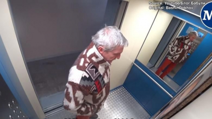 Cum reactioneaza rusii cand vad tabloul lui Putin in lift. Imaginile au devenit virale - VIDEO Cum reactioneaza rusii cand vad tabloul lui Putin in lift. Imaginile au devenit virale - VIDEO