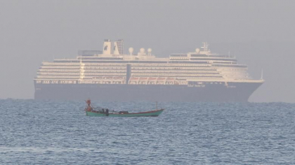 Nava de croaziera cu 2.300 de oameni pe care nimeni nu voia sa o primeasca de teama coronavirusului a ajuns in Cambodgia Nava de croaziera cu 2.300 de oameni pe care nimeni nu voia sa o primeasca de teama coronavirusului a ajuns in Cambodgia