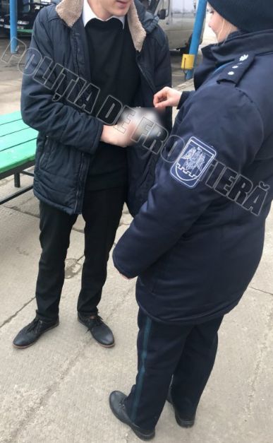 Un moldovean a vrut sa ajunga in Franta cu un act de identitate fals. Planul i-a fost dat peste cap de oamenii legii - FOTO Un moldovean a vrut sa ajunga in Franta cu un act de identitate fals. Planul i-a fost dat peste cap de oamenii legii - FOTO
