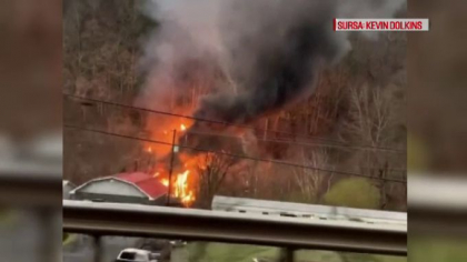 Accident feroviar in SUA. Locomotiva si mai multe vagoane au deraiat si au ajuns intr-un rau Accident feroviar in SUA. Locomotiva si mai multe vagoane au deraiat si au ajuns intr-un rau