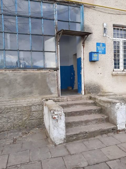 Cum arata oficiul postal de la Drochia. Lucratorii se plang de conditiile dezastruoase in care lucreaza - GALERIE FOTO