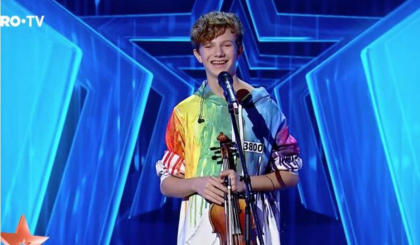 A reusit sa ridice publicul si juratii in picioare. Catalin Advahov a facut un show de senzatie pe scena de la " Romanii au talent" - VIDEO A reusit sa ridice publicul si juratii in picioare. Catalin Advahov a facut un show de senzatie pe scena de la " Romanii au talent" - VIDEO