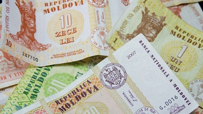 Doi angajati ai Inspectoratului pentru Protectia Mediului, retinuti pentru ca au luat 60 de mii de lei mita. Acestia risca ani grei de inchisoare