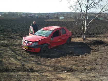 Soferul unui taxi a decedat, dupa ce masina pe care o conducea a ajuns intr-un copac - GALERIE FOTO Soferul unui taxi a decedat, dupa ce masina pe care o conducea a ajuns intr-un copac - GALERIE FOTO