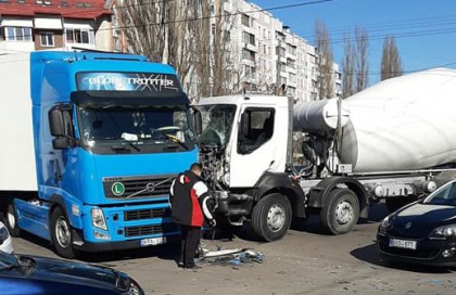 Un nou accident la intersectia unde un Porsche s-a izbit violent intr-un troleibuz - FOTO