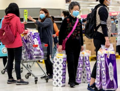 Epidemia de coronavirus schimba drastic modul prin care chinezii comanda si consuma alimente. Clientii primesc un fel de buletin medical al celor din bucatarie si informatii daca curierii si-au dezinfectat echipamentul