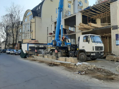 “Demolari” de ochii lumii? Desi Ion Ceban s-a laudat ieri ca a demolat un gard instalat ilegal in centrul capitalei, astazi acesta a aparut din nou - GALERIE FOTO “Demolari” de ochii lumii? Desi Ion Ceban s-a laudat ieri ca a demolat un gard instalat ilegal in centrul capitalei, astazi acesta a aparut din nou - GALERIE FOTO