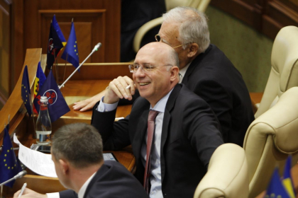 Cum au fost surprinsi deputatii la sedinta parlamentului - GALERIE FOTO Cum au fost surprinsi deputatii la sedinta parlamentului - GALERIE FOTO