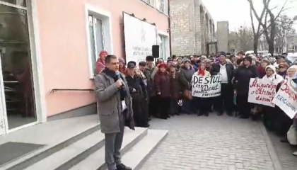 Partidul SOR protesteaza la sediul PSRM - VIDEO Partidul SOR protesteaza la sediul PSRM - VIDEO