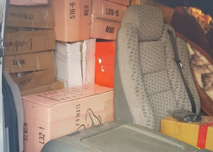 Un angajat al politiei Criuleni s-a ales cu amenda pentru ca transporta marfuri fara acte de provenienta - GALERIE FOTO Un angajat al politiei Criuleni s-a ales cu amenda pentru ca transporta marfuri fara acte de provenienta - GALERIE FOTO