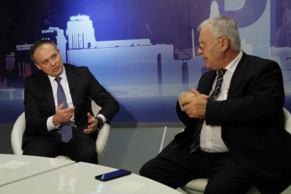 Reactia lui Candu intrebat daca atunci cand l-a sunat pe Vlad Plahotniuc i-a spus ca este cautat de politie - VIDEO Reactia lui Candu intrebat daca atunci cand l-a sunat pe Vlad Plahotniuc i-a spus ca este cautat de politie - VIDEO