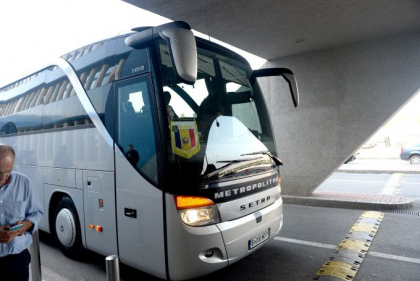 Un autocar cu 50 de copii care au fost in Italia vine in Romania Un autocar cu 50 de copii care au fost in Italia vine in Romania
