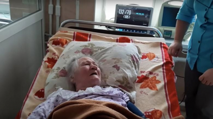 O femeie din Ucraina a revenit la viata la zece ore dupa ce i-a fost declarat decesul. Familia ii sapase intre timp mormantul O femeie din Ucraina a revenit la viata la zece ore dupa ce i-a fost declarat decesul. Familia ii sapase intre timp mormantul