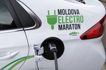 Tur de presa la prima statie de incarcare a automobilelor electrice alimentata de la energia fotovoltaica - GALERIE FOTO