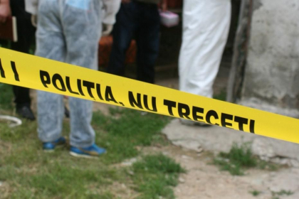 Corpul neinsufletit al unui barbat, gasit de doi copii intr-o constructie abandonata din capitala. Ce spune politia Corpul neinsufletit al unui barbat, gasit de doi copii intr-o constructie abandonata din capitala. Ce spune politia