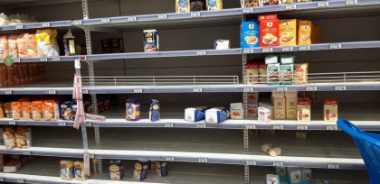 Cum arata rafturile a trei supermarketuri din Bucuresti, dupa ce unii bucuresteni au inceput sa faca provizii, de teama coronavirusului - GALERIE FOTO Cum arata rafturile a trei supermarketuri din Bucuresti, dupa ce unii bucuresteni au inceput sa faca provizii, de teama coronavirusului - GALERIE FOTO
