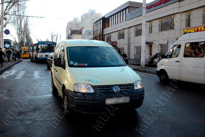 O femeie si fetita ei au fost lovite grav pe o trecere de pietoni la Tiraspol. Ambele au ajuns la spital cu diferite traume - GALERIE FOTO O femeie si fetita ei au fost lovite grav pe o trecere de pietoni la Tiraspol. Ambele au ajuns la spital cu diferite traume - GALERIE FOTO