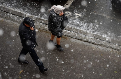 Incepem weekendul cu ninsori si ploi. Cum va fi vremea in urmatoarele zile. Prognoza meteo - FOTO