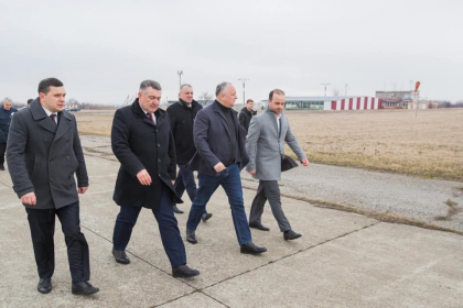 Igor Dodon, in vizita la aeroportul din Balti: "un hub low cost ca o alternativa a Aeroportului din Chisinau" - GALERIE FOTO