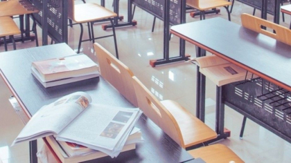 Din scolile si liceele din Balti au fost retrase unele manuale. Totul, din cauza mirosului puternic de vopsea Din scolile si liceele din Balti au fost retrase unele manuale. Totul, din cauza mirosului puternic de vopsea