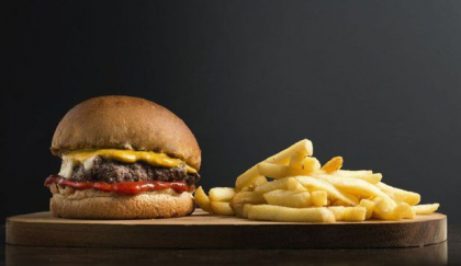 Consumul de fast food reduce controlul pe care il avem asupra apetitului Consumul de fast food reduce controlul pe care il avem asupra apetitului