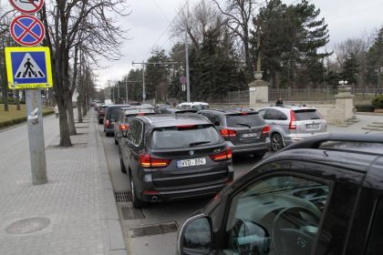 Atentie soferi. Se circula bara la bara pe strazile din capitala. Centrul orasului, blocat - GALERIE FOTO Atentie soferi. Se circula bara la bara pe strazile din capitala. Centrul orasului, blocat - GALERIE FOTO