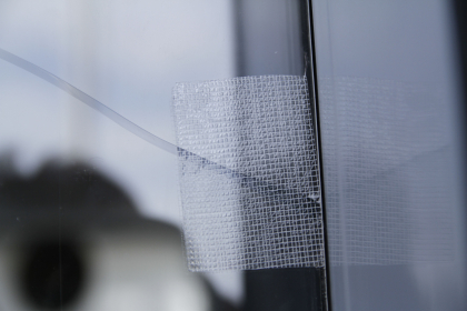 Cum arata astazi usa Guvernului, dupa ce ieri protestatarii au spart sticla cu un buzdugan - GALERIE FOTO