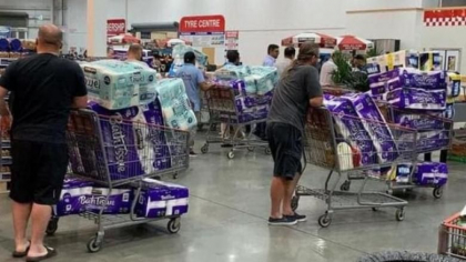 Cum a declansat coronavirusul isteria hartiei igienice. In Australia, o rola se vinde online cu 1.000 de dolari - GALERIE FOTO Cum a declansat coronavirusul isteria hartiei igienice. In Australia, o rola se vinde online cu 1.000 de dolari - GALERIE FOTO