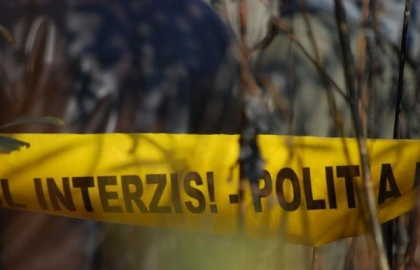 Omor din gelozie. Doi amanti, gasiti ingropati pe malul unui lac din Ialoveni. Ucigasul a murit dupa ce politia a gasit victimele Omor din gelozie. Doi amanti, gasiti ingropati pe malul unui lac din Ialoveni. Ucigasul a murit dupa ce politia a gasit victimele