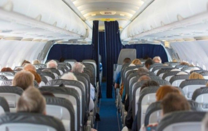 Pasagerii care se aflau in acelasi avion cu femeia diagnosticata cu coronavirus, vor sta in carantina 14 zile Pasagerii care se aflau in acelasi avion cu femeia diagnosticata cu coronavirus, vor sta in carantina 14 zile