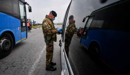 Romanii dintr-un bloc din Milano au fugit toti intr-o noapte. Orasul e in carantina de coronavirus