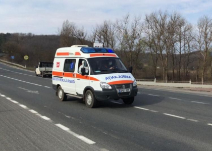 Medicii din ambulanta, surprinsi cu echipament special pe soseaua Hancesti - Chisinau. Dorin Chirtoaca: "Deci nu avem doar 3 cazuri de coronavirus" - FOTO Medicii din ambulanta, surprinsi cu echipament special pe soseaua Hancesti - Chisinau. Dorin Chirtoaca: "Deci nu avem doar 3 cazuri de coronavirus" - FOTO