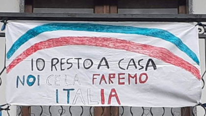 Momente emotionante in Italia. Oamenii au cantat imnul de la balcoane - VIDEO