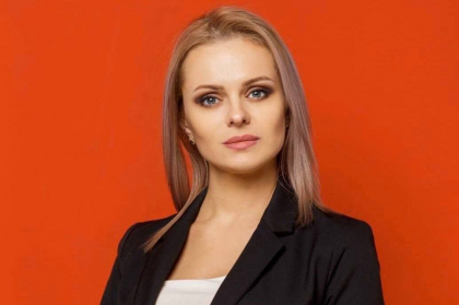 SUNT FEMEIE! Ana Munteanu: „In goana impusa de egalarea drepturilor femeilor cu cele ale barbatilor, femeile au dovedit ca pot sa faca si sa actioneze aproape la fel de bine ca barbatii, ba uneori chiar mai eficient.”