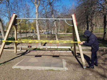 Accesul la terenurile de joaca din capitala - interzis. Ce spune primarul capitalei - GALERIE FOTO