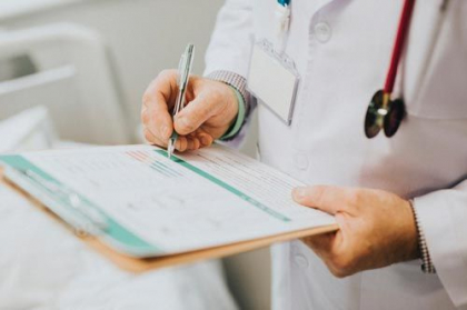Un medic de familie si o asistenta medicala dintr-o localitate din tara - infectati de coronavirus Un medic de familie si o asistenta medicala dintr-o localitate din tara - infectati de coronavirus