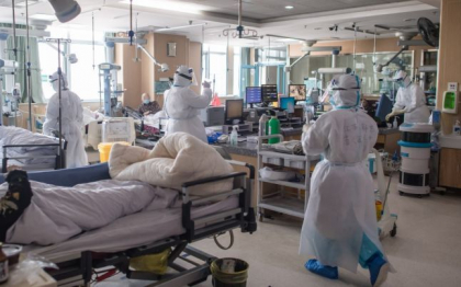 Romania. Pacient infectat cu coronavirus si-a dat masca jos si a tusit intentionat catre medici
