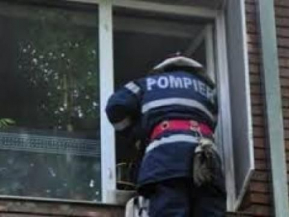 Doi copii, de 2 ani, au ramas blocati intr-un apartament la Botanica. Unde era mama micutilor Doi copii, de 2 ani, au ramas blocati intr-un apartament la Botanica. Unde era mama micutilor