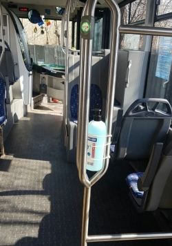 Dozatoare cu dezinfectant in autobuzele si troleibuzele din capitala - FOTO Dozatoare cu dezinfectant in autobuzele si troleibuzele din capitala - FOTO