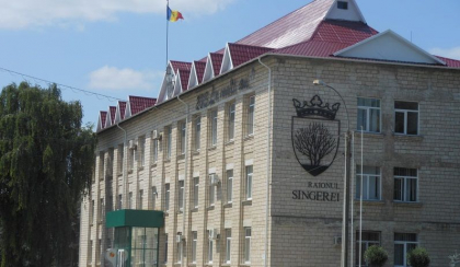 Femeia din Singerei diagnosticata cu coronavirus a dat petrecere de ziua ei, in loc sa stea in carantina. Primarul orasului: "Voi lua decizia de a institui carantina in localitate" Femeia din Singerei diagnosticata cu coronavirus a dat petrecere de ziua ei, in loc sa stea in carantina. Primarul orasului: "Voi lua decizia de a institui carantina in localitate"