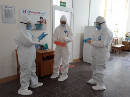 Cum arata o zi de munca la spitalul "Toma Ciorba" din capitala, unde sunt internati bolnavii de coronavirus. Modul in care sunt echipati medicii - GALERIE FOTO