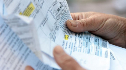 Facturile pentru energia electrica nu vor fi pe masura a ceea ce ati consumat. Motivul pentru care este posibil sa achitam fie mai mult, fie mai putin Facturile pentru energia electrica nu vor fi pe masura a ceea ce ati consumat. Motivul pentru care este posibil sa achitam fie mai mult, fie mai putin