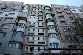 Tragedie in capitala. O femeie s-a aruncat in gol de la etajul 16 din apartamentul in care locuia. Ce spune politia Tragedie in capitala. O femeie s-a aruncat in gol de la etajul 16 din apartamentul in care locuia. Ce spune politia