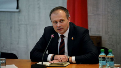 Deputatii Pro Moldova propun plafonarea salariilor demnitarilor si anularea finantarii partidelor, iar banii - indreptati spre sistemul medical - VIDEO Deputatii Pro Moldova propun plafonarea salariilor demnitarilor si anularea finantarii partidelor, iar banii - indreptati spre sistemul medical - VIDEO