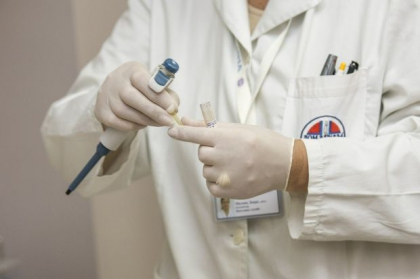 Medicii si asistentele medicale incep a vorbi: "Masti coasem din tifon, dezinfectanti nu-s". Doctorii spun ca dorm in spital de frica sa nu-si infecteze familiile - GALERIE FOTO