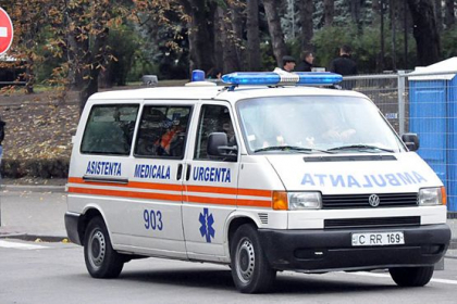 Barbatul infectat cu Covid-19 care a fugit din Spitalul Republican, gasit de oamenii legii si transportat la Chisinau pentru a fi internat